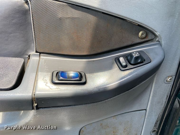 image for item DI7818 1999 Freightliner Century Class  semi truck