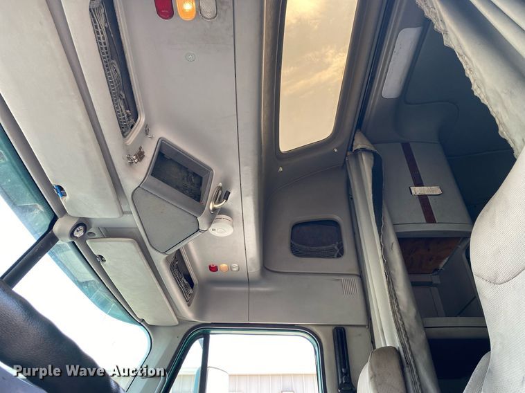 image for item DI7818 1999 Freightliner Century Class  semi truck