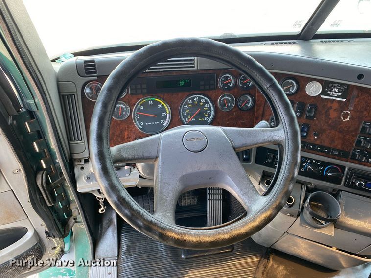 image for item DI7818 1999 Freightliner Century Class  semi truck