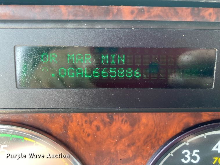 image for item DI7818 1999 Freightliner Century Class  semi truck