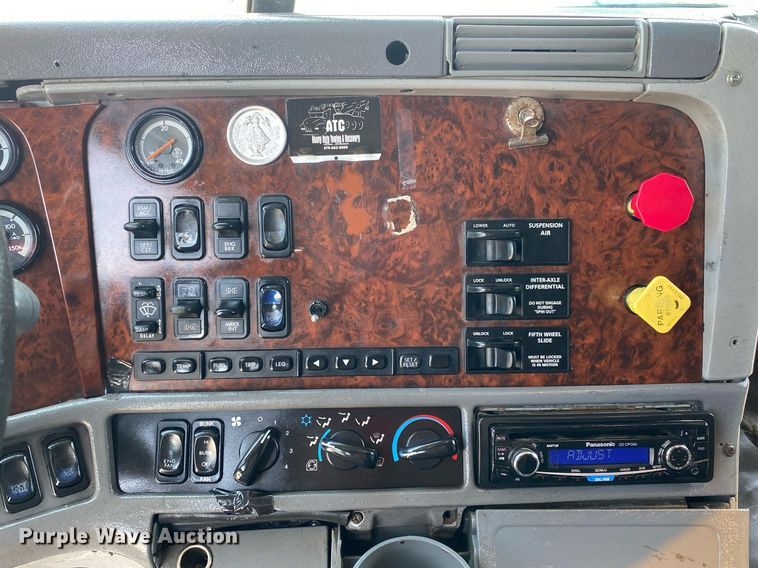 image for item DI7818 1999 Freightliner Century Class  semi truck