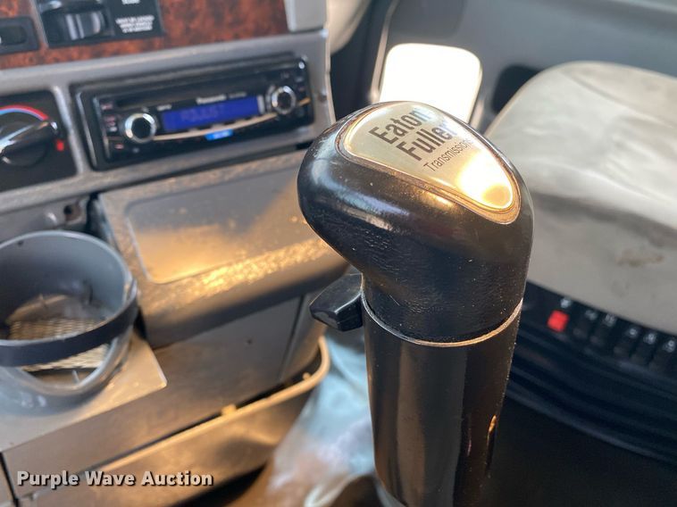 image for item DI7818 1999 Freightliner Century Class  semi truck