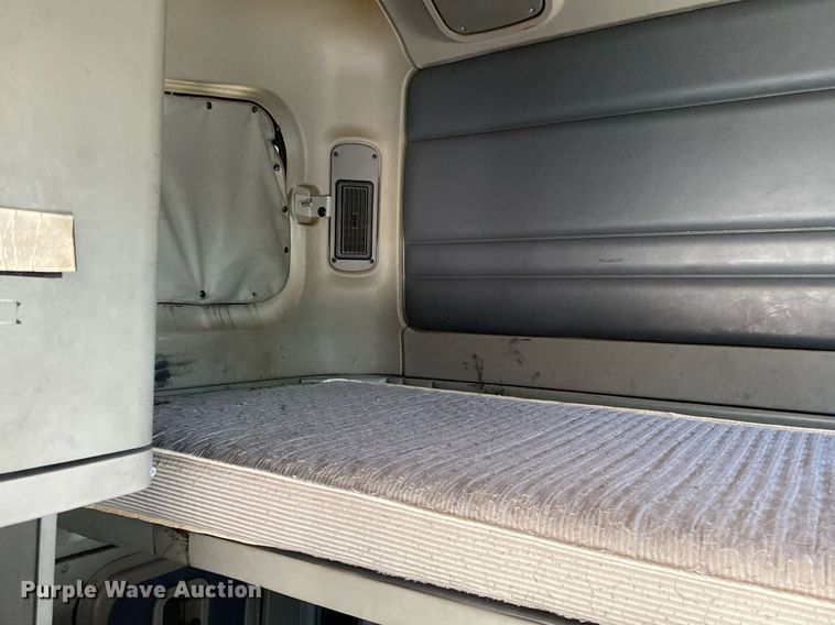 image for item DI7818 1999 Freightliner Century Class  semi truck