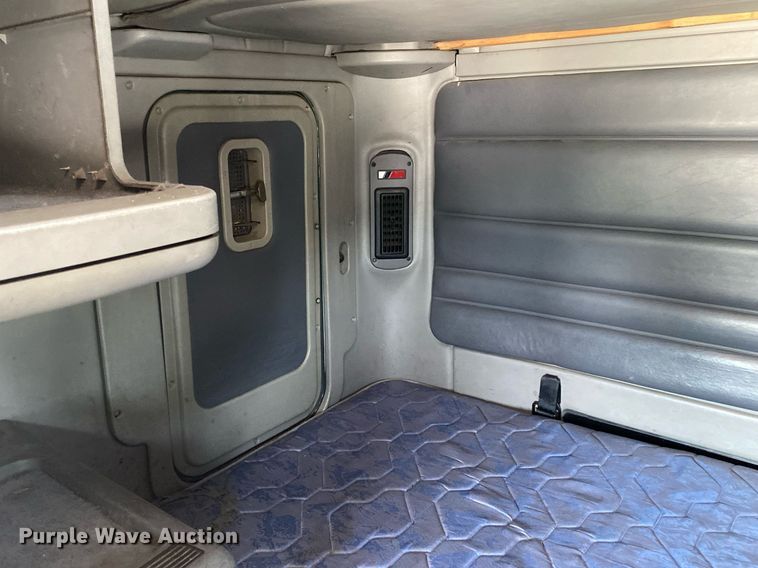 image for item DI7818 1999 Freightliner Century Class  semi truck