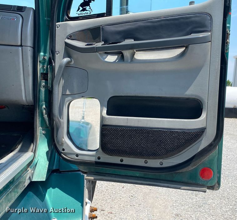 image for item DI7818 1999 Freightliner Century Class  semi truck