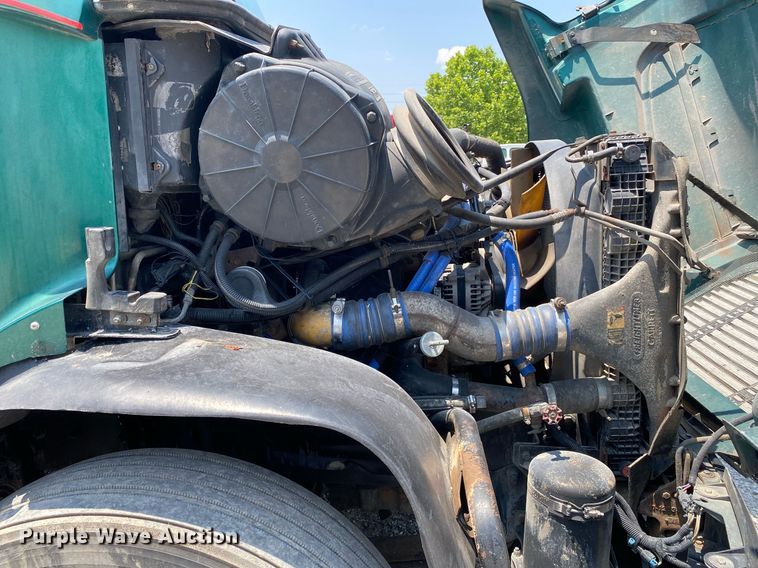 image for item DI7818 1999 Freightliner Century Class  semi truck