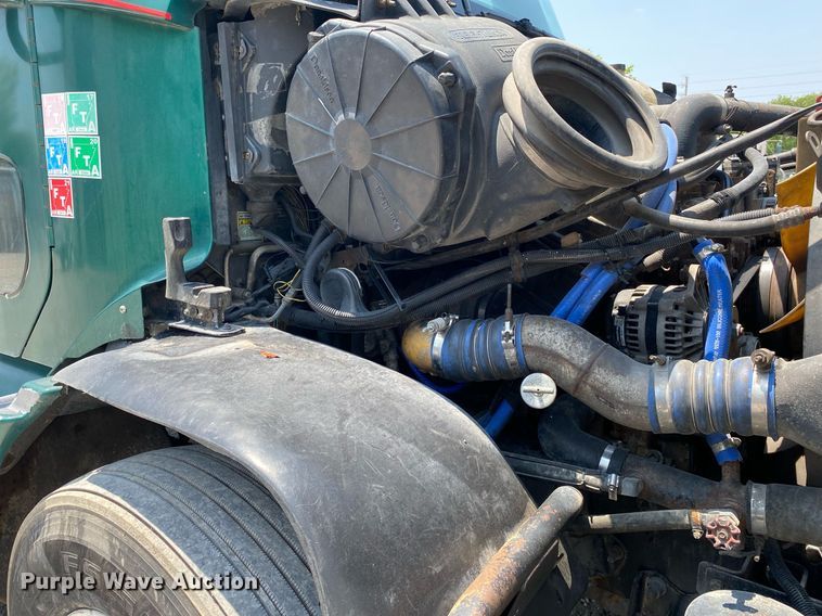 image for item DI7818 1999 Freightliner Century Class  semi truck