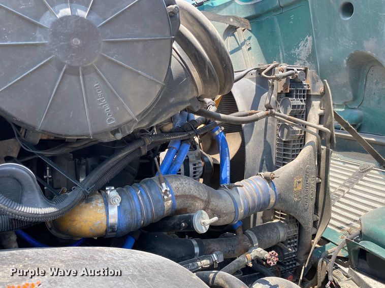 image for item DI7818 1999 Freightliner Century Class  semi truck