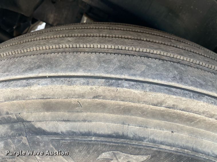 image for item DI7818 1999 Freightliner Century Class  semi truck