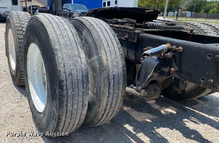 image for item DI7818 1999 Freightliner Century Class  semi truck