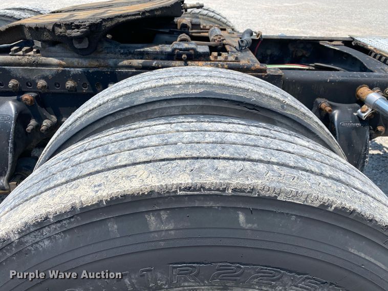 image for item DI7818 1999 Freightliner Century Class  semi truck