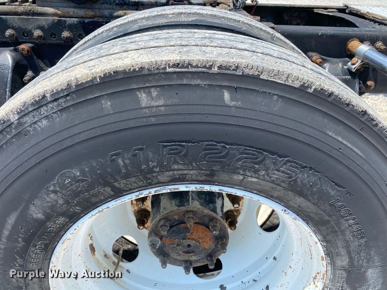 image for item DI7818 1999 Freightliner Century Class  semi truck