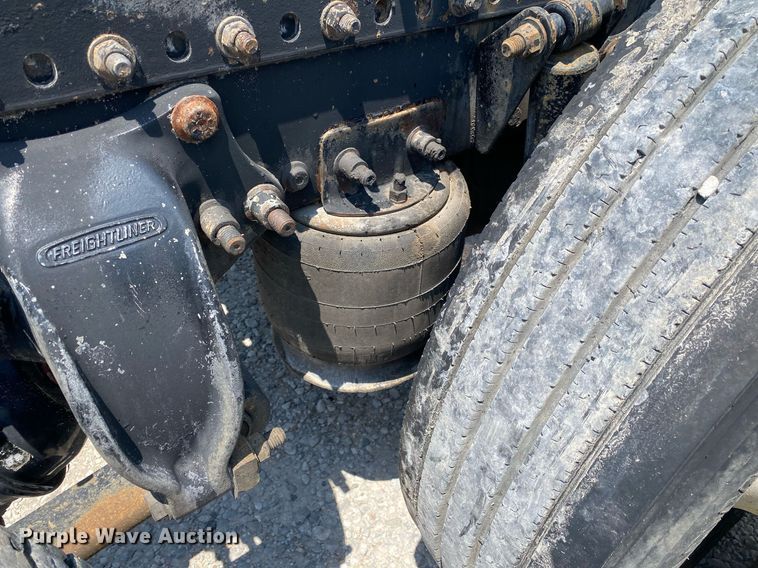 image for item DI7818 1999 Freightliner Century Class  semi truck