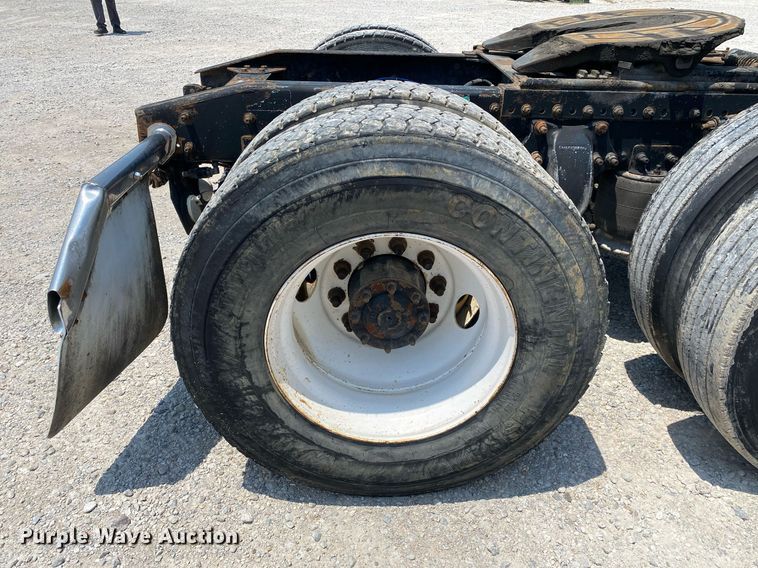 image for item DI7818 1999 Freightliner Century Class  semi truck