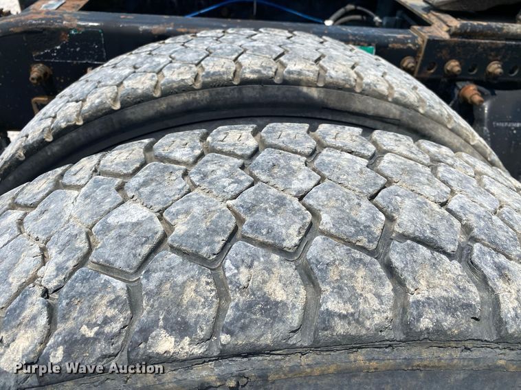 image for item DI7818 1999 Freightliner Century Class  semi truck