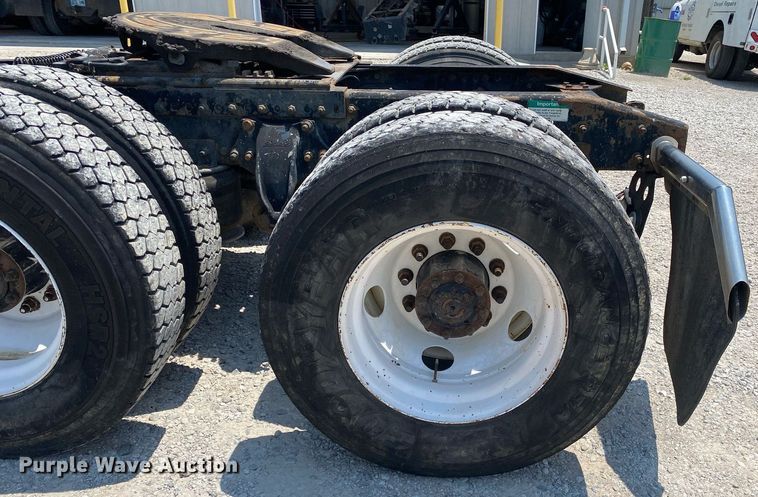 image for item DI7818 1999 Freightliner Century Class  semi truck