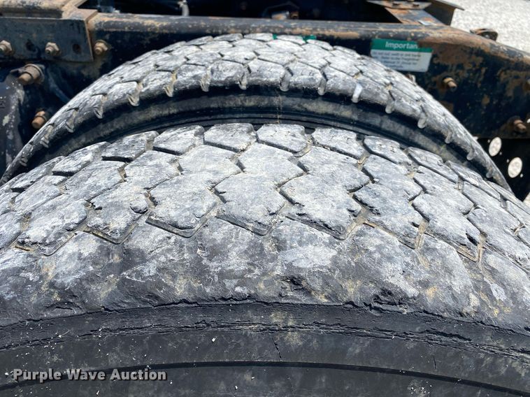 image for item DI7818 1999 Freightliner Century Class  semi truck