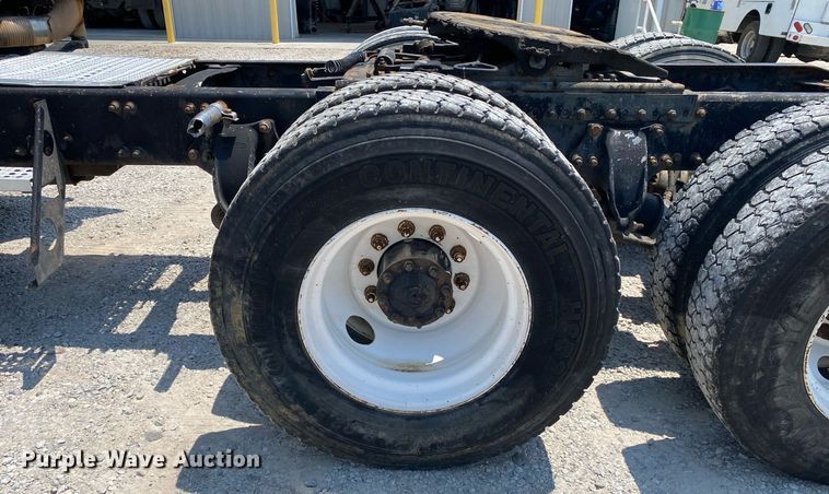 image for item DI7818 1999 Freightliner Century Class  semi truck