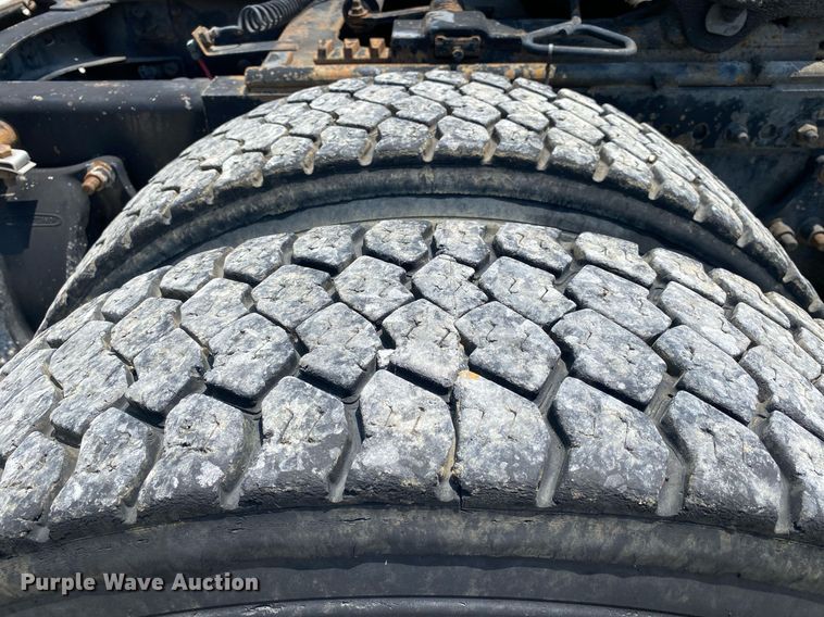 image for item DI7818 1999 Freightliner Century Class  semi truck