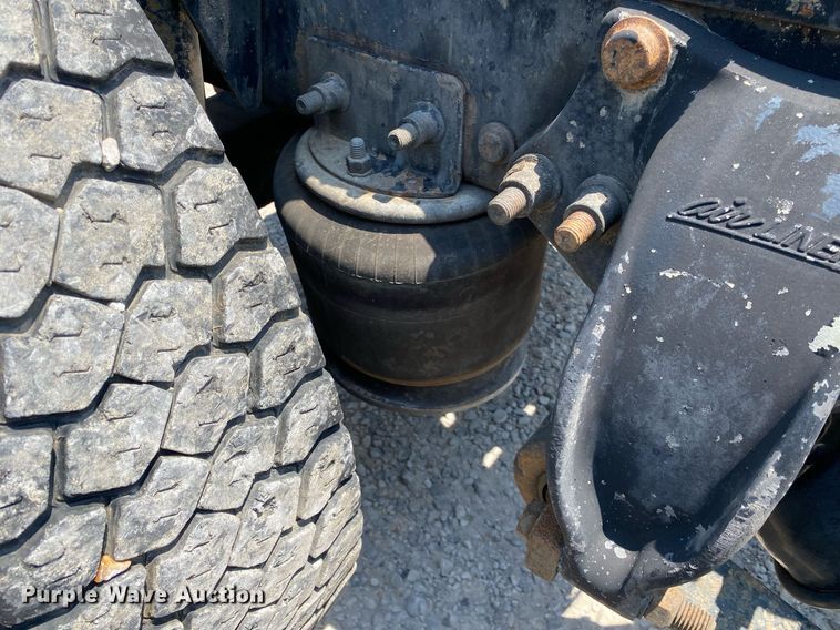 image for item DI7818 1999 Freightliner Century Class  semi truck