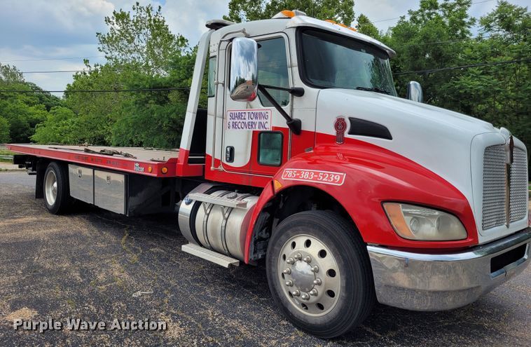 image for item DK1897 2015 Kenworth T270  rollback truck