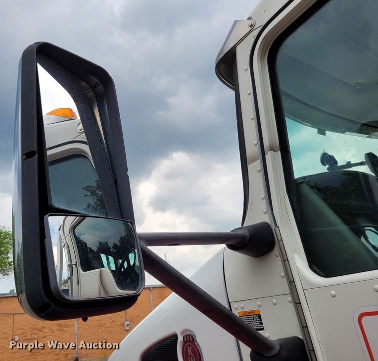 image for item DK1897 2015 Kenworth T270  rollback truck