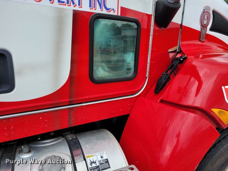 image for item DK1897 2015 Kenworth T270  rollback truck