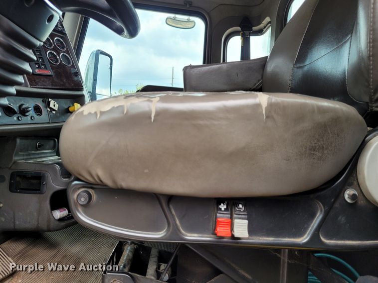 image for item DK1897 2015 Kenworth T270  rollback truck