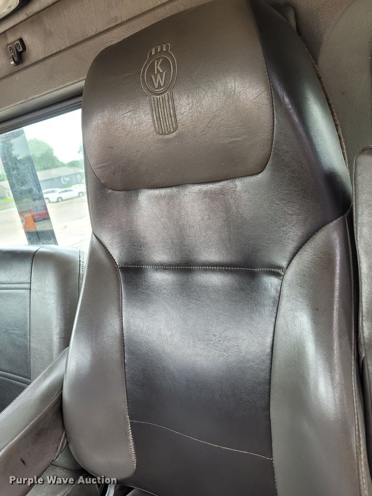 image for item DK1897 2015 Kenworth T270  rollback truck