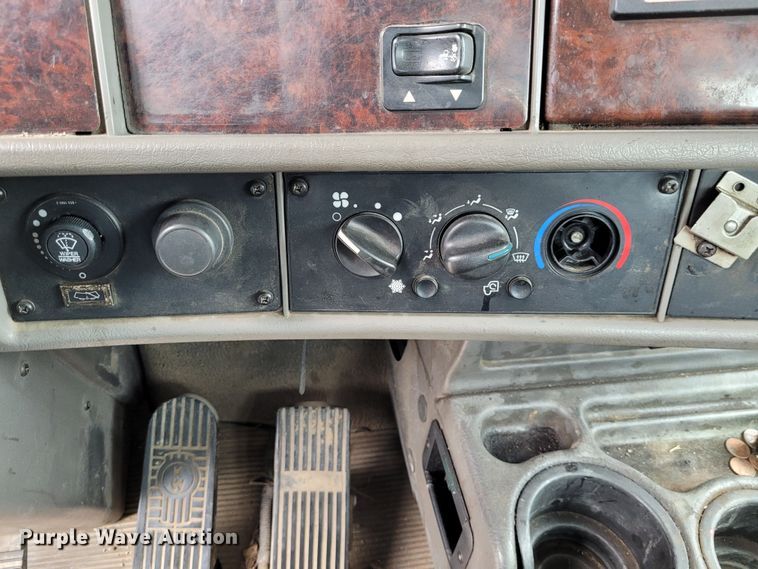 image for item DK1897 2015 Kenworth T270  rollback truck