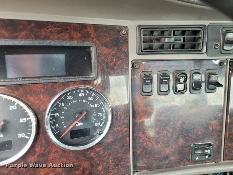 image for item DK1897 2015 Kenworth T270  rollback truck