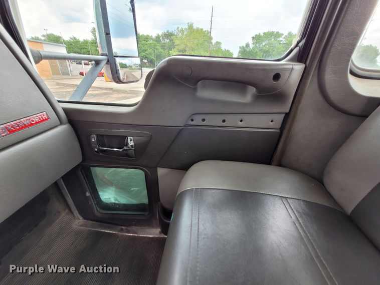 image for item DK1897 2015 Kenworth T270  rollback truck