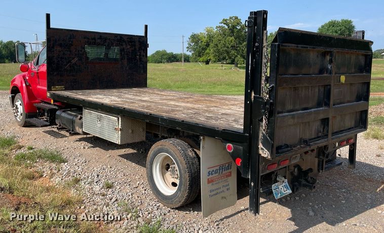 image for item DM0253 2006 Ford F650 Super Duty  flatbed truck