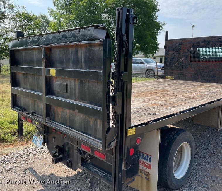 image for item DM0253 2006 Ford F650 Super Duty  flatbed truck