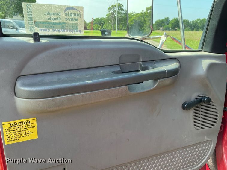 image for item DM0253 2006 Ford F650 Super Duty  flatbed truck