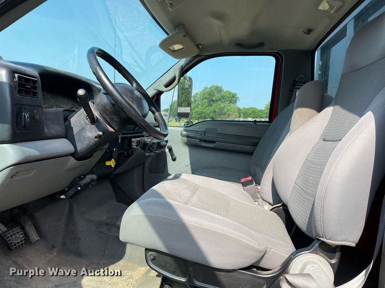 image for item DM0253 2006 Ford F650 Super Duty  flatbed truck