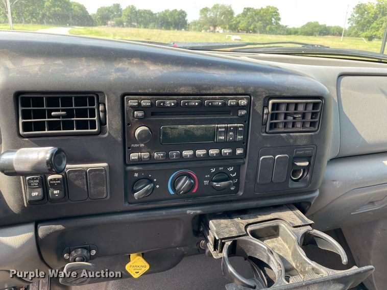 image for item DM0253 2006 Ford F650 Super Duty  flatbed truck