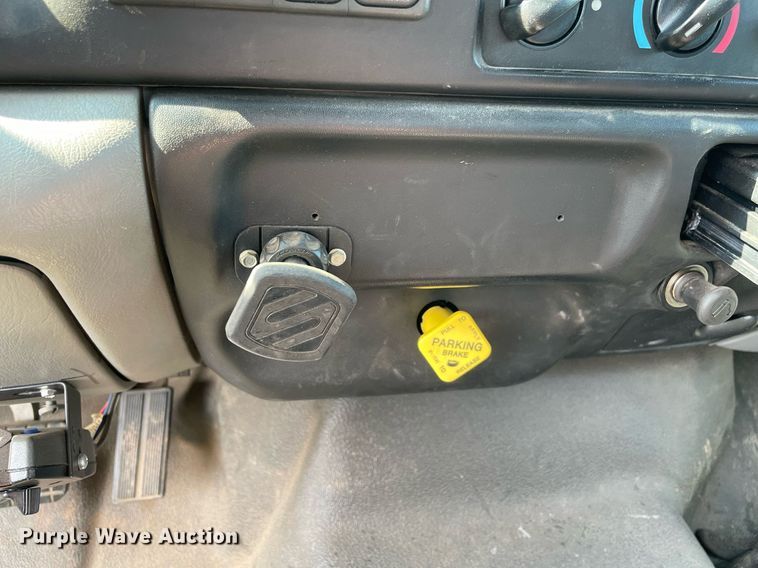 image for item DM0253 2006 Ford F650 Super Duty  flatbed truck