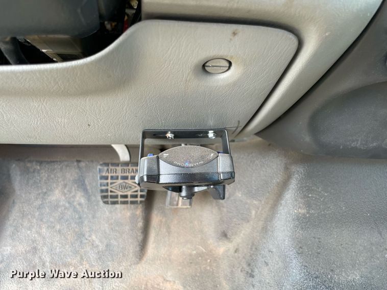 image for item DM0253 2006 Ford F650 Super Duty  flatbed truck