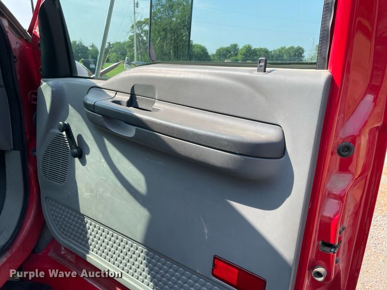 image for item DM0253 2006 Ford F650 Super Duty  flatbed truck