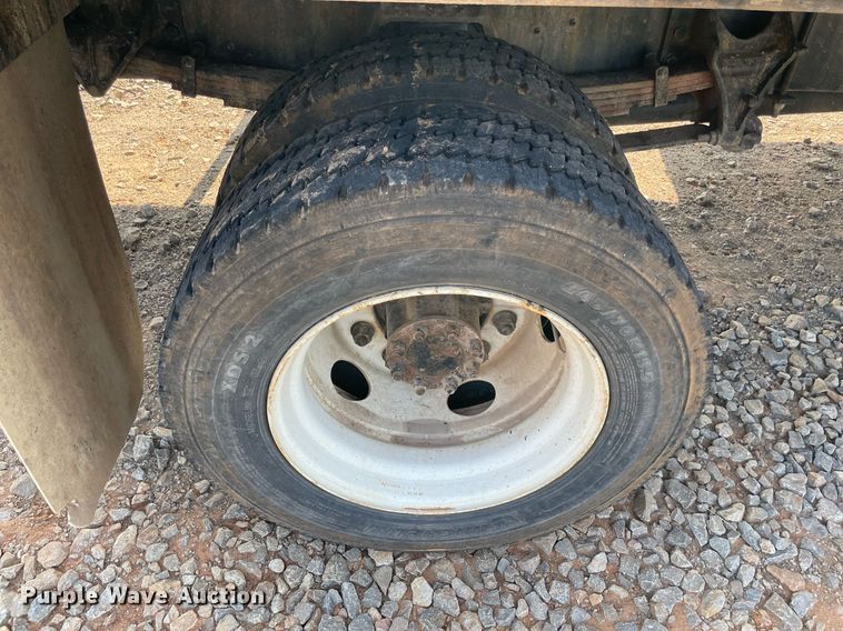 image for item DM0253 2006 Ford F650 Super Duty  flatbed truck