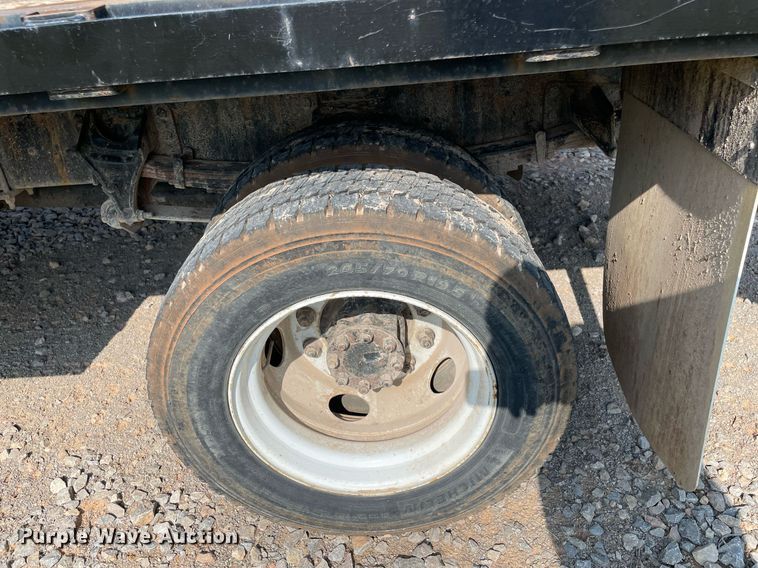 image for item DM0253 2006 Ford F650 Super Duty  flatbed truck