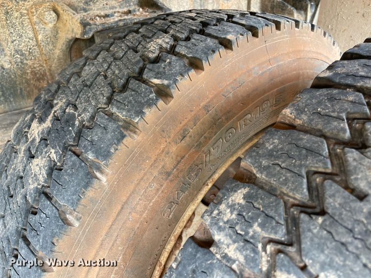 image for item DM0253 2006 Ford F650 Super Duty  flatbed truck