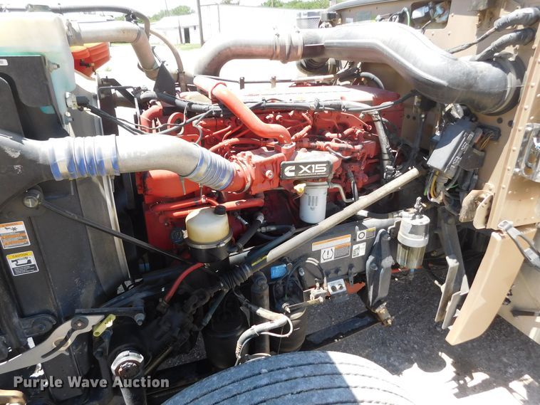 image for item DM2566 2020 Peterbilt 389  semi truck