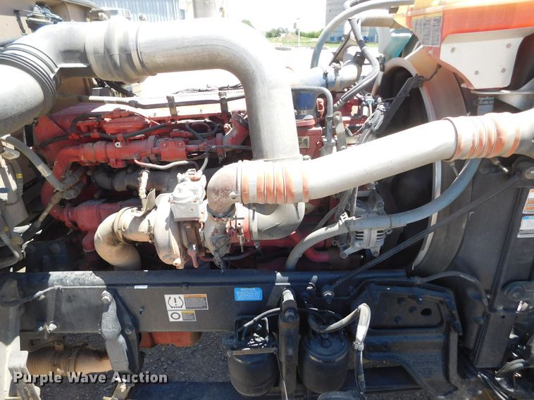 image for item DM2566 2020 Peterbilt 389  semi truck