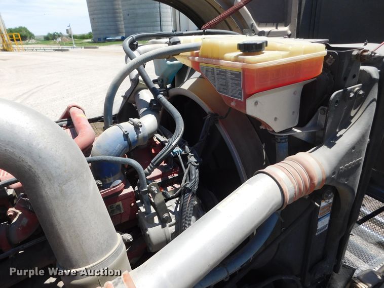 image for item DM2566 2020 Peterbilt 389  semi truck