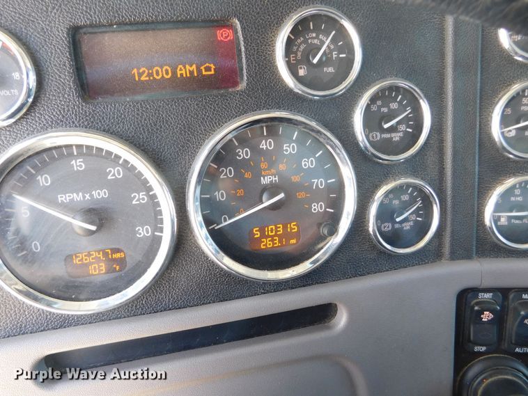 image for item DM2566 2020 Peterbilt 389  semi truck