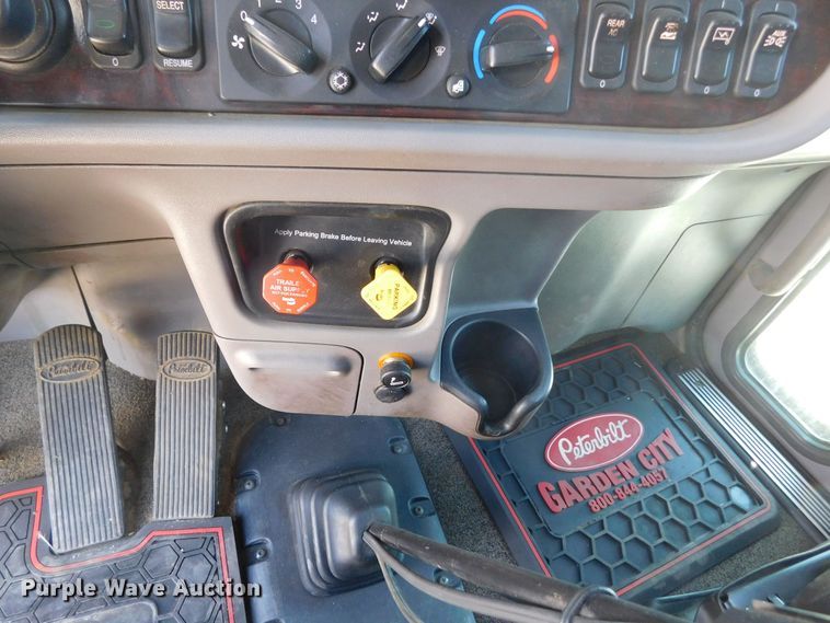 image for item DM2566 2020 Peterbilt 389  semi truck