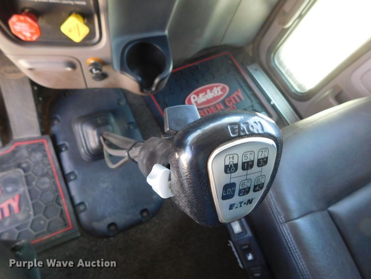 image for item DM2566 2020 Peterbilt 389  semi truck