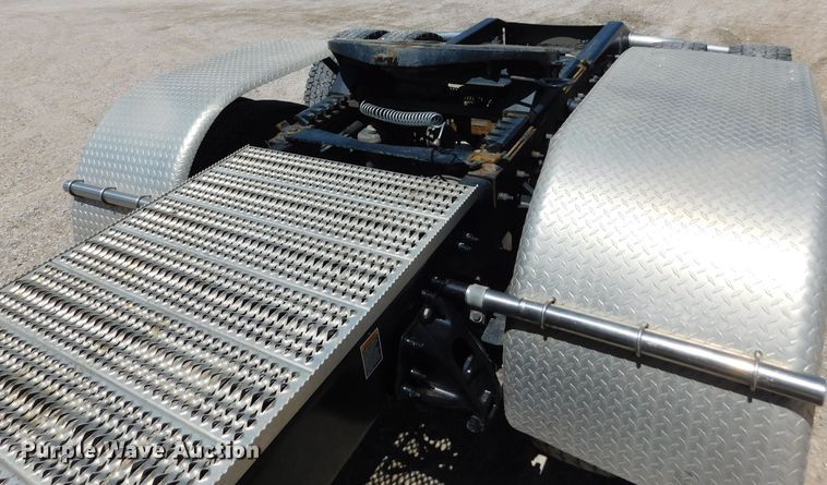 image for item DM2566 2020 Peterbilt 389  semi truck